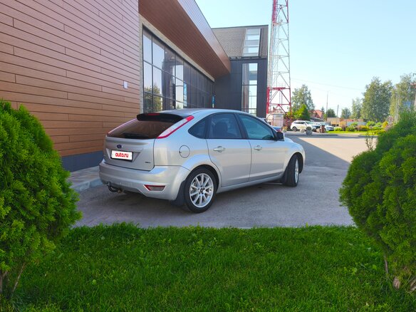 2010 Ford Focus II Рестайлинг, серебристый, 680000 рублей - вид 1