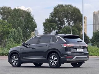 2023 Volkswagen Tayron I Рестайлинг, чёрный, 1745000 рублей, вид 2