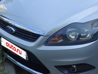 2010 Ford Focus II Рестайлинг, серебристый, 630000 рублей, вид 1