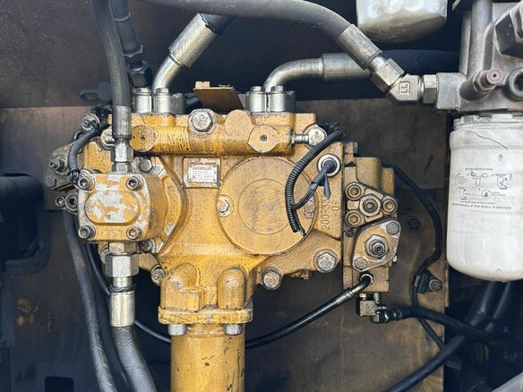 2008 Caterpillar 325, жёлтый, 2750000 рублей