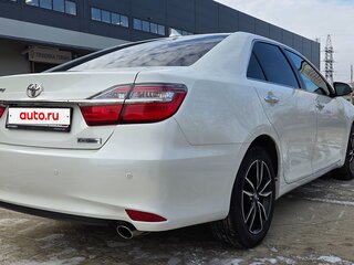 2017 Toyota Camry VII (XV50) Рестайлинг 2, белый, 3600000 рублей, вид 4
