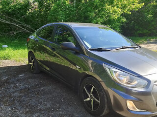 2013 Hyundai Solaris I, чёрный, 850000 рублей, вид 2
