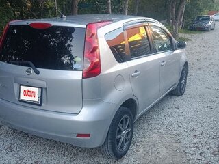 2011 Nissan Note I Рестайлинг, серебристый, 680000 рублей, вид 4