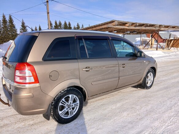 2013 Opel Zafira B Рестайлинг, бежевый, 700000 рублей - вид 4