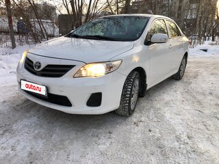 2013 Toyota Corolla X (E140, E150) Рестайлинг, белый, 900000 рублей, вид 1