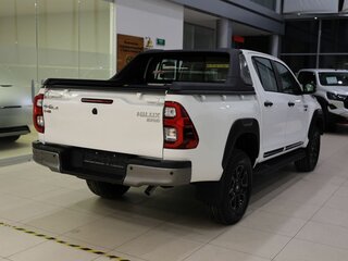 2025 Toyota Hilux VIII Рестайлинг 2, белый, 8000000 рублей, вид 4