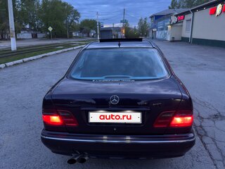 2001 Mercedes-Benz E-Класс 240 II (W210, S210) Рестайлинг, фиолетовый, 850000 рублей, вид 5