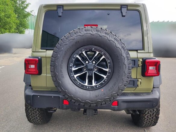 2026 Jeep Wrangler IV (JL) Рестайлинг, зелёный, 18998000 рублей - вид 2