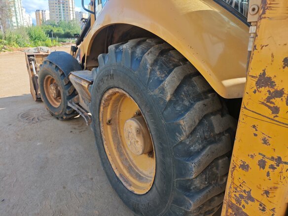 2011 Caterpillar 428, жёлтый, 4200000 рублей - вид 18