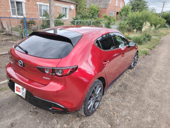 2019 Mazda 3 IV (BP), красный, 1900000 рублей - вид 5