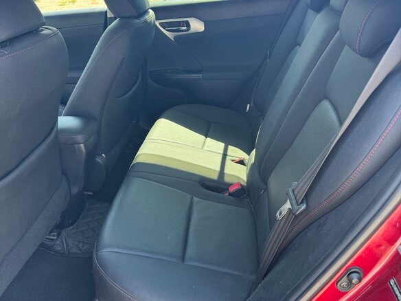 2011 Lexus CT 200h I, красный, 1700000 рублей - вид 12