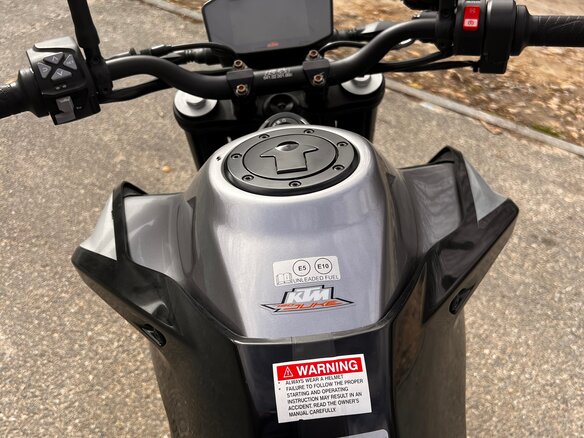 2019 KTM 790 Duke, серый, 700000 рублей - вид 4