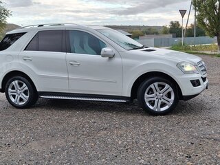 2009 Mercedes-Benz M-Класс 350 II (W164) Рестайлинг, белый, 1400000 рублей, вид 3