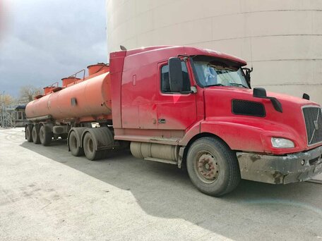 1998 Volvo VNL, красный, 1000000 рублей, вид 1