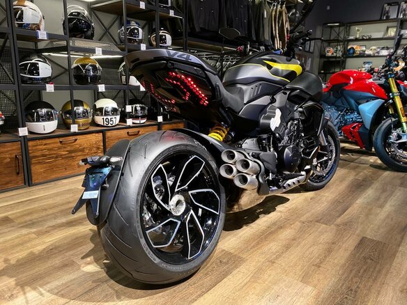 2025 Ducati Diavel V4, чёрный, 3350000 рублей - вид 2