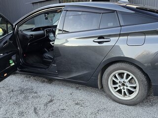 2016 Toyota Prius IV (XW50), серый, 1350000 рублей, вид 2