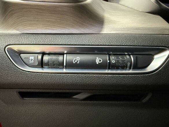 2023 Geely Coolray I, красный, 1556000 рублей - вид 17