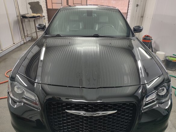 2015 Chrysler 300C II Рестайлинг, чёрный, 2500000 рублей - вид 1