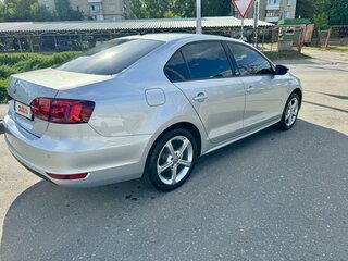 2014 Volkswagen Jetta VI Рестайлинг, серебристый, 1300000 рублей, вид 2