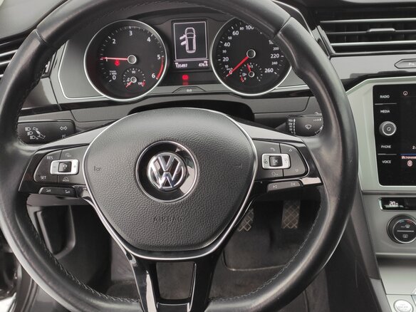 2018 Volkswagen Passat B8, серый, 1850000 рублей - вид 3