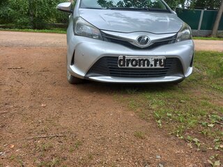2015 Toyota Vitz III (XP130) Рестайлинг, серый, 700000 рублей, вид 1