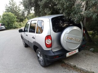 2012 Chevrolet Niva I Рестайлинг, серебристый, 620000 рублей, вид 5