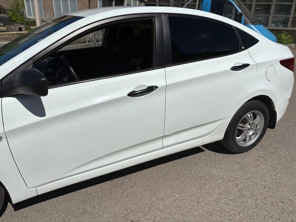 2014 Hyundai Solaris I, белый, 680000 рублей - вид 5