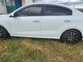 2017 Kia Rio IV, белый, 1350000 рублей, вид 4