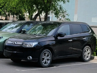 2013 Mitsubishi Outlander III, чёрный, 1700000 рублей, вид 3