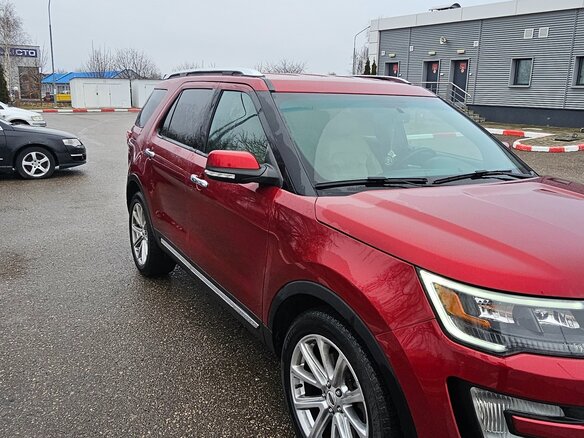 2015 Ford Explorer V Рестайлинг, красный, 2500000 рублей - вид 1