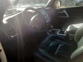 2020 Toyota Land Cruiser 200 Series Рестайлинг 2, белый, 8500000 рублей, вид 5