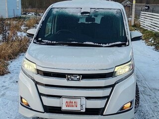 2018 Toyota Noah III (R80) Рестайлинг, белый, 3000000 рублей, вид 2