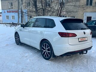 2020 Volkswagen Touareg III, белый, 5500005 рублей, вид 3