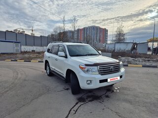 2012 Toyota Land Cruiser 200 Series Рестайлинг 1, белый, 3950000 рублей, вид 2
