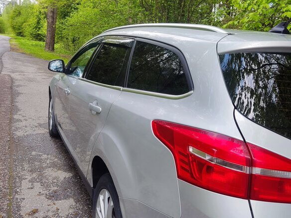 2017 Ford Focus III Рестайлинг, серебристый, 1200000 рублей - вид 3