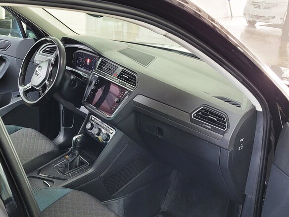 2019 Volkswagen Tiguan II, чёрный, 3200000 рублей - вид 6