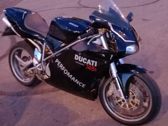 2001 Ducati 748, чёрный