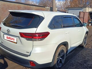 2021 Toyota Highlander III (XU50) Рестайлинг, белый, 4300000 рублей, вид 4