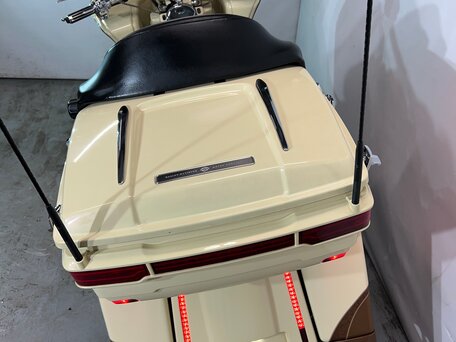 2011 Harley-Davidson CVO Road Glide, бежевый, 1430000 рублей, вид 4