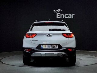 2020 Kia Stonic I, белый, 1480000 рублей, вид 4