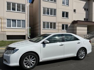 2013 Toyota Camry VII (XV50), белый, 1540000 рублей, вид 4