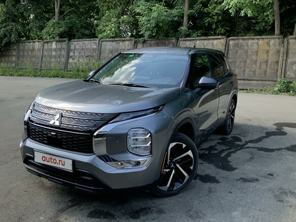 2021 Mitsubishi Outlander IV, серый, 3300000 рублей - вид 2
