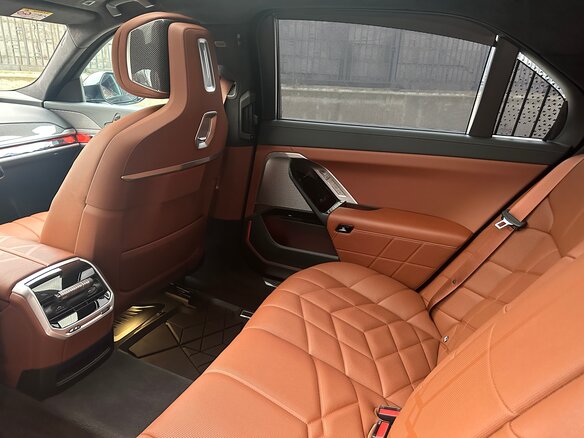 2023 BMW 7 серии 740d xDrive VII (G70), чёрный, 13300000 рублей - вид 18