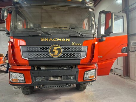2021 Shacman (Shaanxi) SX3318, красный, 5500000 рублей, вид 4
