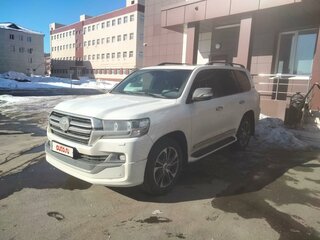 2020 Toyota Land Cruiser 200 Series Рестайлинг 2, белый, 8500000 рублей, вид 3
