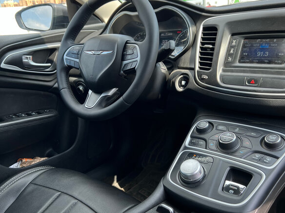 2014 Chrysler 200 II, серый, 1790000 рублей - вид 12