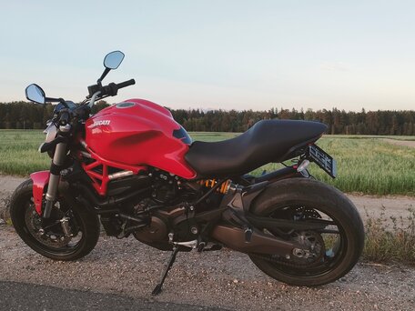 2017 Ducati Monster 821, красный, 618000 рублей, вид 2