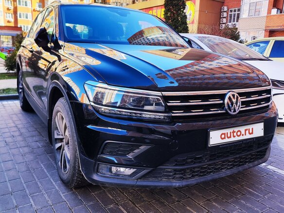 2019 Volkswagen Tiguan II, чёрный, 3200000 рублей - вид 1