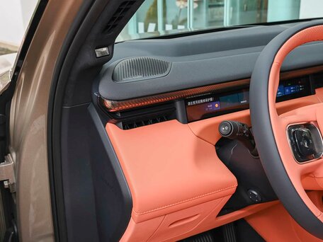 2026 Lynk & Co 900, серебристый, 8550000 рублей, вид 5