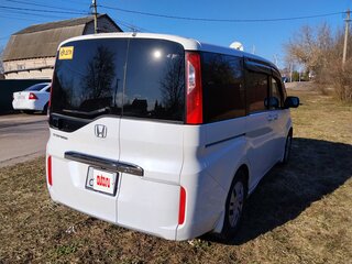2016 Honda Stepwgn V, белый, 1850000 рублей, вид 4